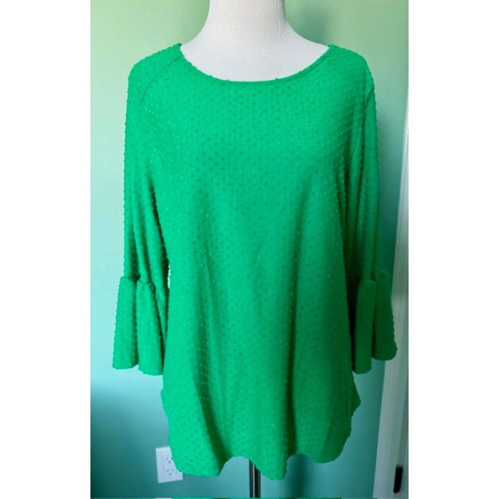 NWT bright green flowy 3/4 bell sleeve top from W5 brand - Christmas top! Medium